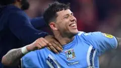 Gustavo Hamer Kembali ke Coventry City dengan Kontrak Jangka Panjang