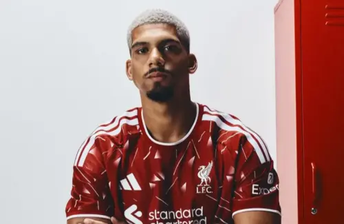 Ronald Araujo Ungkap Alasan Religius di Balik Nomor 33 Liverpool