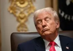 Donald Trump Tertangkap Kamera Terlelap di Tengah Rapat Gedung Putih