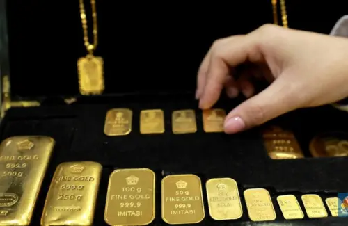 Harga Emas Antam Turun Rp30.000 per Gram Hari Ini