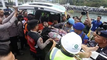 173 Penumpang Selamat dari Kebakaran KM Putri Yasmin di Perairan Lombok