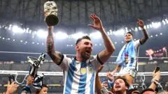 Momen Ikonis Lionel Messi Saat Masa Depan Sepak Bolanya Dipertimbangkan