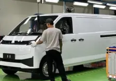 Farizon Gandeng PT Handal, Mobil Niaga V8E Dirakit Lokal di Purwakarta