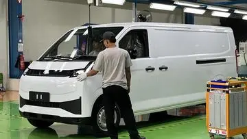 Farizon Gandeng PT Handal, Mobil Niaga V8E Dirakit Lokal di Purwakarta