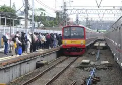 Perjalanan KRL dan LRT Rp8 di HUT RI 2026
