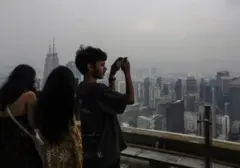 Kemlu RI Tanggapi Keluhan Kabut Asap Lintas Batas dari Malaysia dan Singapura