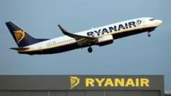 Tergulingnya Mesin Pesawat Ryanair Pecahkan Jendela, Penumpang Terancam Tersedot Keluar