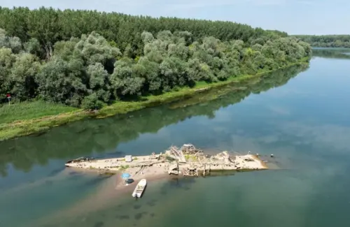 Kemarau Ekstrem Ungkap Bangkai Kapal Tunda PD II di Sungai Sava Serbia