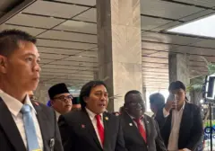 Komeng, Anggota DPD, Berharap Pidato Prabowo Fokus Rakyat dan Bercanda "Juara 1"