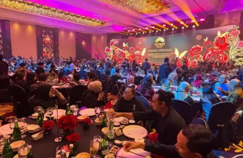 M. Nuh Pimpin Doa dalam Peresmian The Trans Luxury Hotel Surabaya