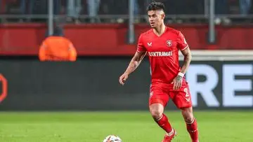Mees Hilgers Bertahan di FC Twente Berkat Intervensi Erik ten Hag