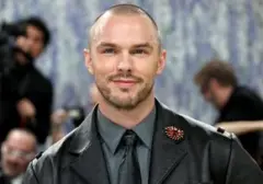 Nicholas Hoult Resmi Perankan Gilderoy Lockhart di Serial Harry Potter Season 2
