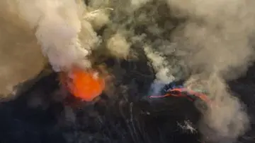 Erupsi Etna Berlanjut, Ribuan Penerbangan Italia Terganggu Selama Seminggu