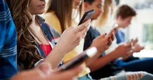 Studi Ungkap Penggunaan Media Sosial Berlebihan Perparah Gejala ADHD pada Remaja