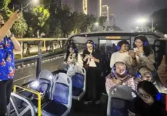 Menjelajahi Jejak Sejarah Jakarta dengan Bus Tingkat Terbuka Open Top Tour