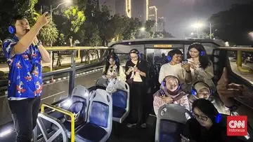 Menjelajahi Jejak Sejarah Jakarta dengan Bus Tingkat Terbuka Open Top Tour