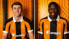 Hull City Rekrut Joe Gelhardt dan Lucas Gourna-Douath