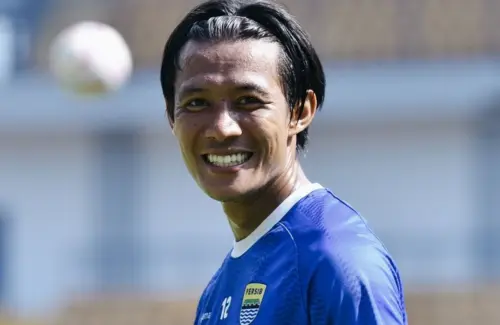 Henhen Herdiana Resmi Berseragam PSM Makassar, Berikut Tiga Fakta Menarik Sang Bek Kiri