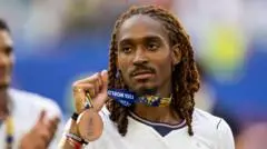 Djed Spence Resmi Berseragam Inter Milan dengan Kontrak Lima Tahun