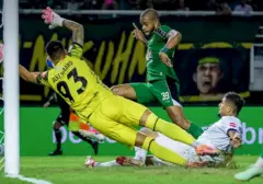 Persebaya Antisipasi Absennya Alex Martins di Super League Akibat Cedera Bahu
