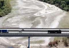 Krisis Iklim Lumpuhkan Transportasi Air: Sungai Rhine Menyusut ke Rekor Terendah