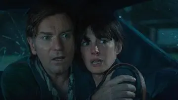 Film "The End of Oak Street" Menonjolkan Adu Akting Hathaway dan McGregor Dibayangi Dinosaurus