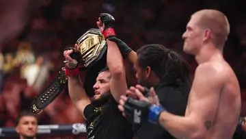 Islam Makhachev Pertahankan Sabuk Juara UFC Welter Usai Duel Sengit Melawan Ian Machado Garry