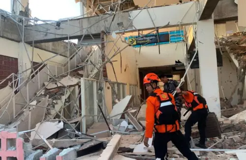 Gempa NTT: Korban Tewas Lampaui 50 Jiwa, Ribuan Bangunan Porak Poranda