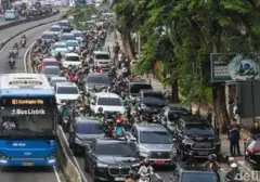 Jakarta Rayakan HUT RI ke-81 dengan Tarif Transportasi Publik Rp 8