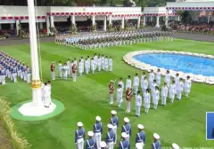 Paskibraka Kibarkan Bendera Merah Putih dengan Formasi Angka 81 di Istana Merdeka