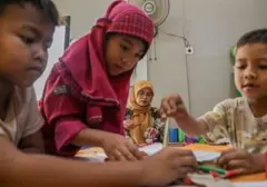 Dedikasi Tanpa Henti: Lia, Guru Honorer di Tengah Tumpukan Sampah Bekasi