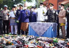 Polres Bogor Musnahkan Jutaan Obat Keras dan Ribuan Botol Miras Jelang HUT RI