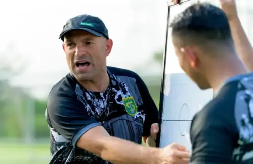 Usai Juara Piala Presiden 2026, Pelatih Tavares Ingatkan Persebaya untuk Tetap Rendah Hati