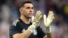 Masa Depan Emi Martinez di Aston Villa Menggantung Setelah Kegagalan Transfer ke Juventus
