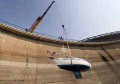 Waduk Ceko Menyusut Drastis, Kapal Terangkat Crane Akibat Kekeringan