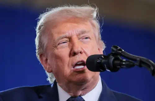 Trump Ancam Bom Oman Jika Ganggu Upaya Perdamaian dengan Iran
