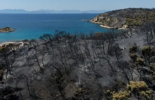 Api Lahap Pulau, Dua Tewas dan Kerusakan Meluas