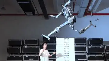 Robot Humanoid "Superman" dari Unitree Pecahkan Rekor Kecepatan dan Lompatan