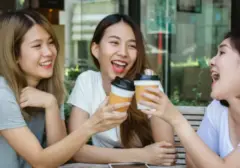 Jaga Ikatan Persahabatan Meski Jarang Bertemu: 8 Jurus Ampuh
