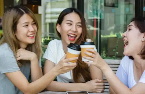 Jaga Ikatan Persahabatan Meski Jarang Bertemu: 8 Jurus Ampuh