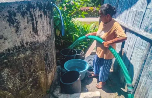 Pertamina Patra Niaga Salurkan 35.000 Liter Air Bersih untuk Warga Terdampak Gempa di Maumere