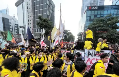 Dua Terduga Bawa Senjata Tajam Ditangkap saat Demo Mahasiswa, BEM UI Menyangkal