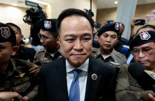 Insiden Tak Terduga: Mobil PM Thailand Digeledah Polisi Saat Patroli Pos Terpadu
