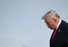 Survei: Dukungan Publik untuk Donald Trump di Titik Terendah Sejak Menjabat