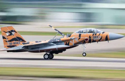 Jet Tempur F-15 Alami Kerusakan Roda, Landasan Pacu Bandara Naha Lumpuh Empat Jam