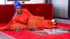 Angélique Kidjo Ukir Sejarah, Musisi Afrika Pertama Raih Bintang di Hollywood Walk of Fame