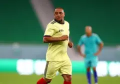 Roberto Carlos Bantah Rumor Mualaf: "Itu Tidak Benar"