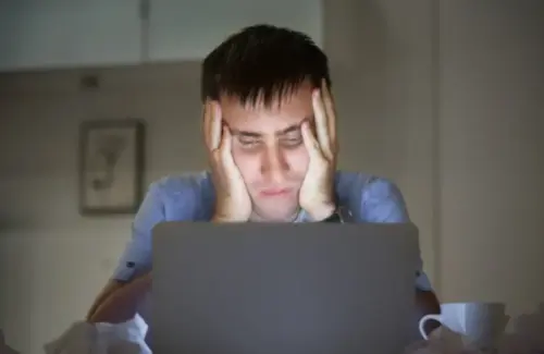 Studi Jerman: Kecanduan Internet Picu Stres dan Gangguan Mood