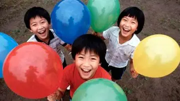 Menempa Mental Anak: 7 Kebiasaan Orang Tua yang Membangun Ketahanan Diri