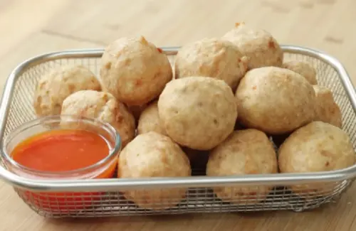 Rahasia Bakso Goreng Renyah dan Gurih: Tips Menggunakan Minyak Kulit Ayam